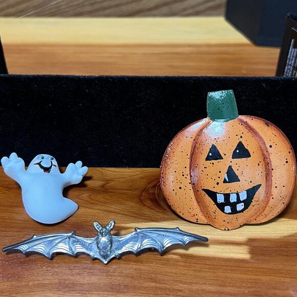 Vtg Halloween Brooch Lapel Pin Lot 3 Hallmark Ghost Silver Tone Bat JackOLantern - Picture 11 of 11